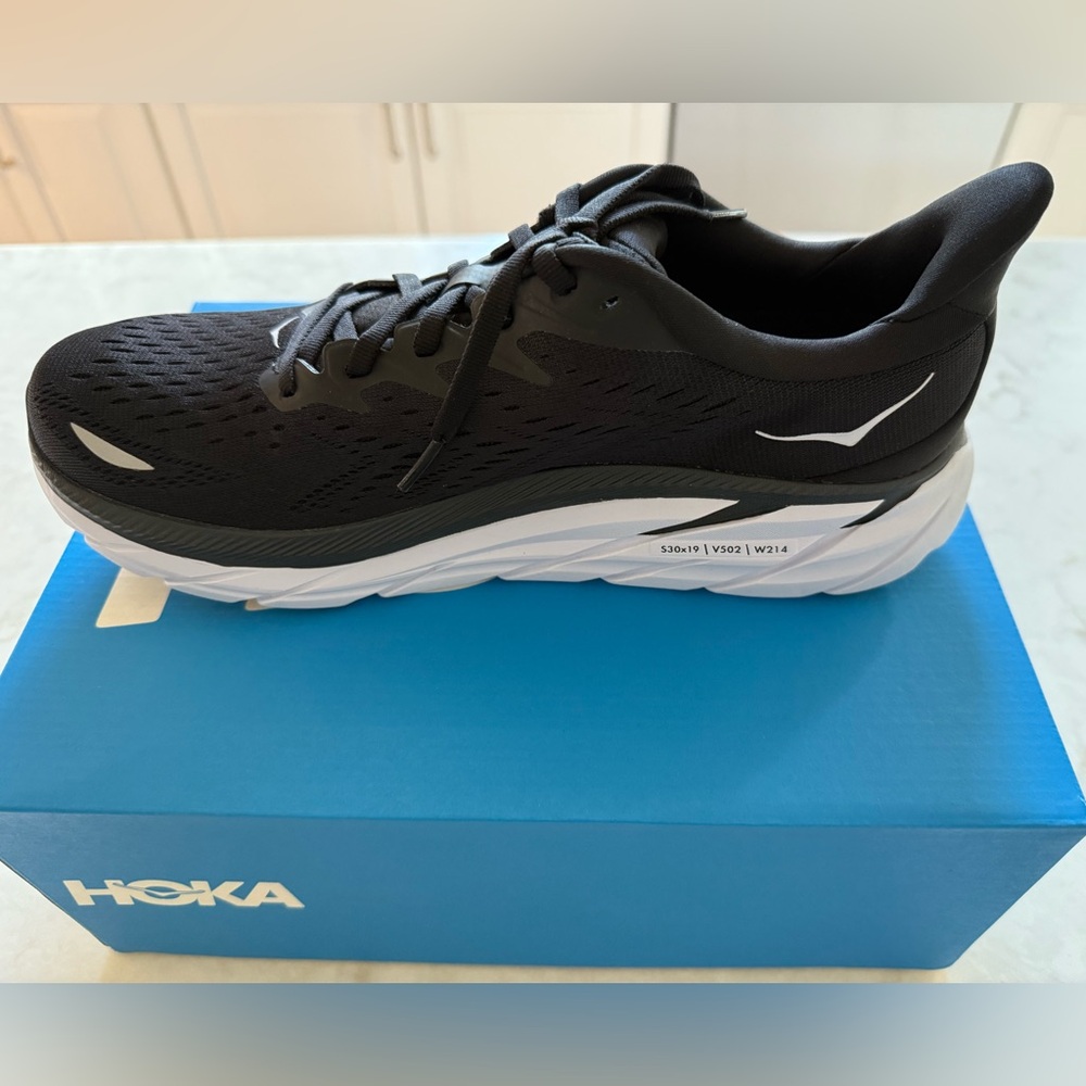 Hoka Clifton 8 Size 9.5 Black New